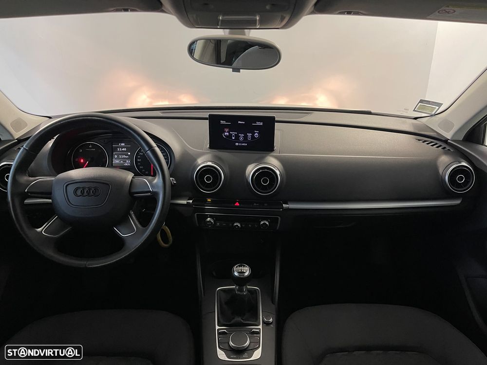 Audi A3 Sportback 1.6 TDI Advance - 4
