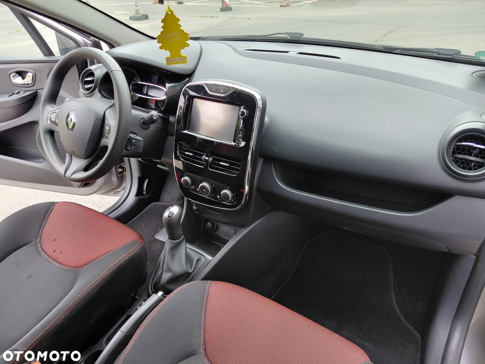 Renault Clio 1.2 16V 75 LIMITED - 8