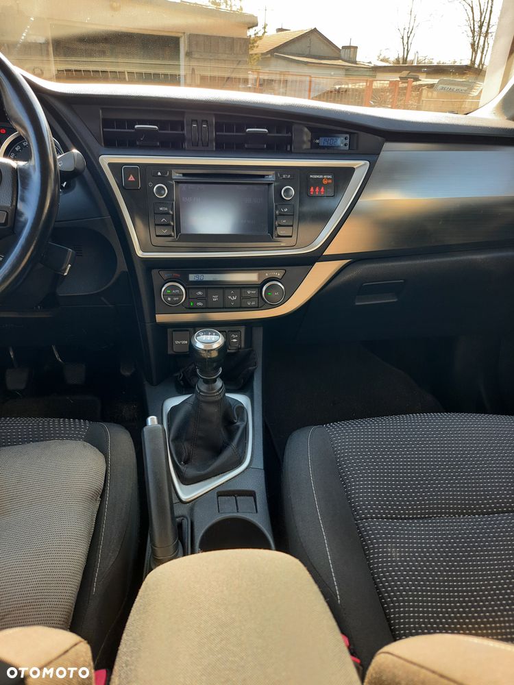 Toyota Auris 1.6 Premium Comfort - 10