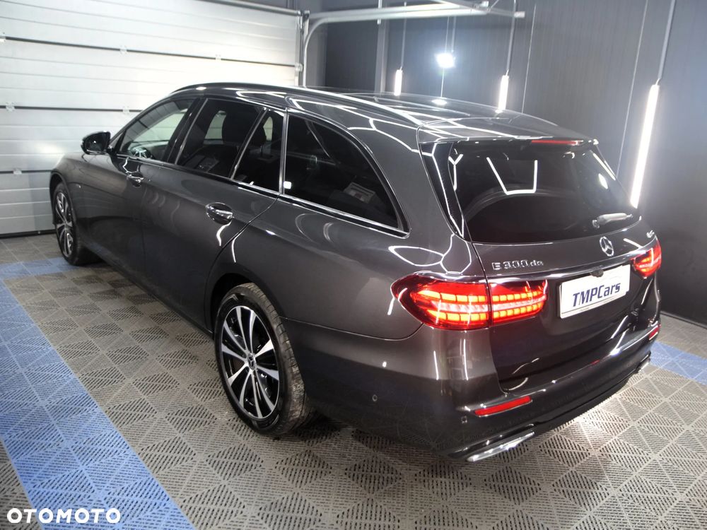 Mercedes-Benz Klasa E 300 de 4Matic 9G-TRONIC - 31