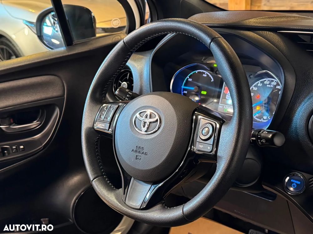 Toyota Yaris 1.5 VVT-i HSD Bi-Tone R&B - 22