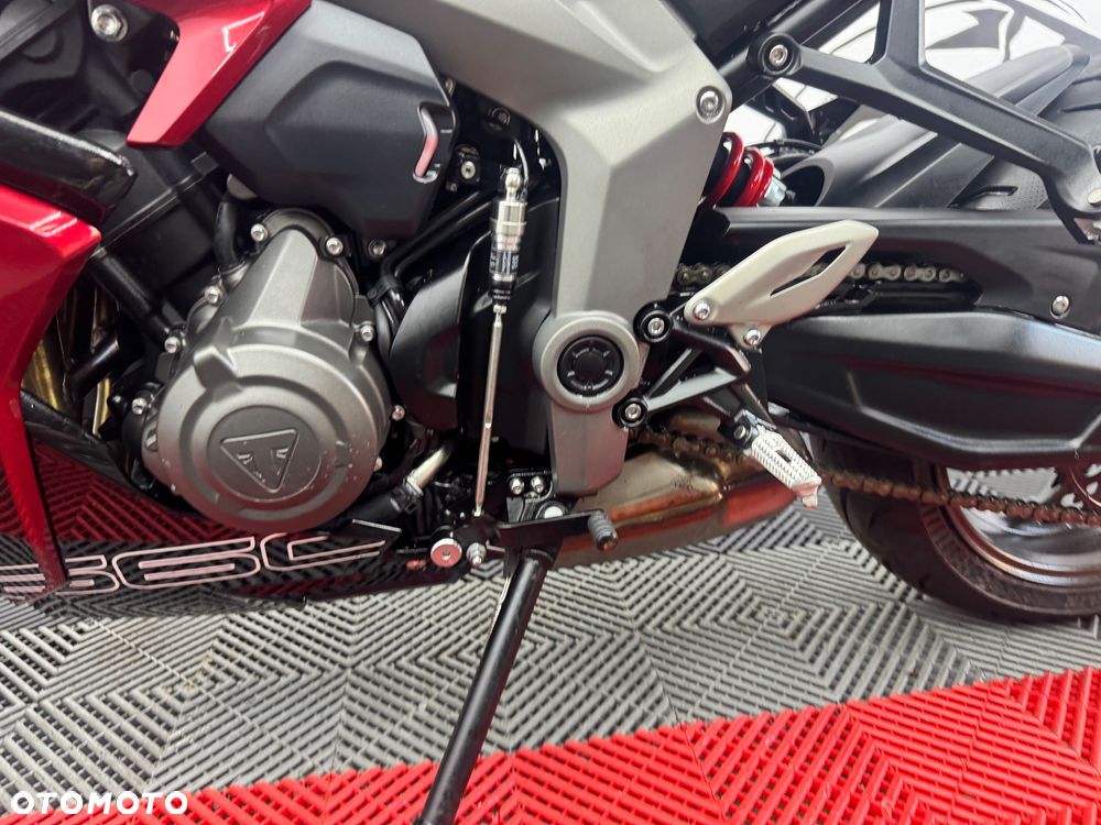 Triumph Daytona - 14