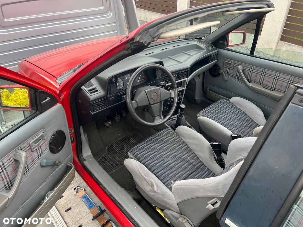 Opel Kadett 1.6 - 11