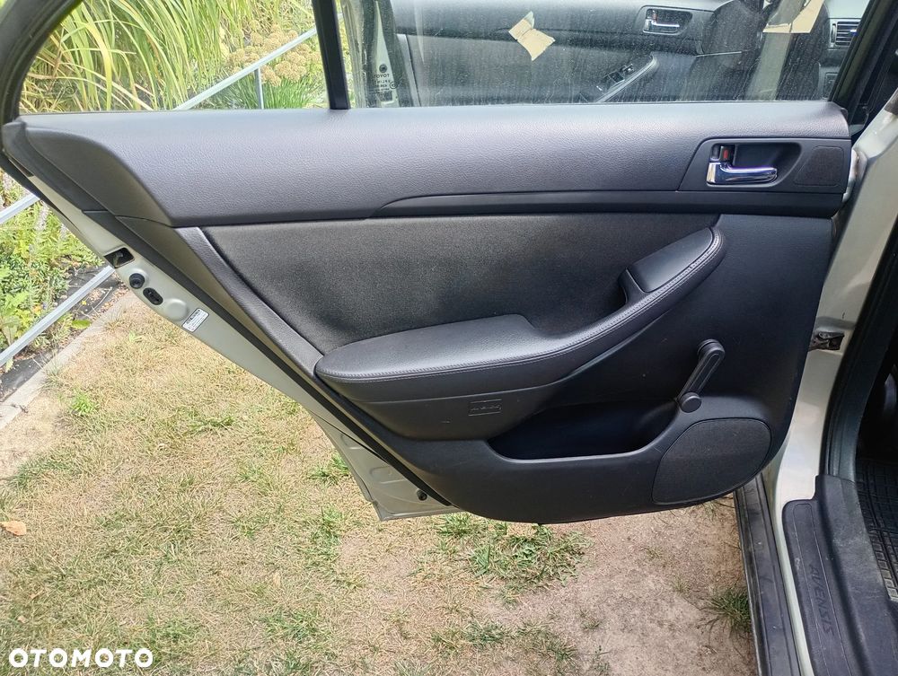 Toyota Avensis 1.6 VVT-i Terra - 14