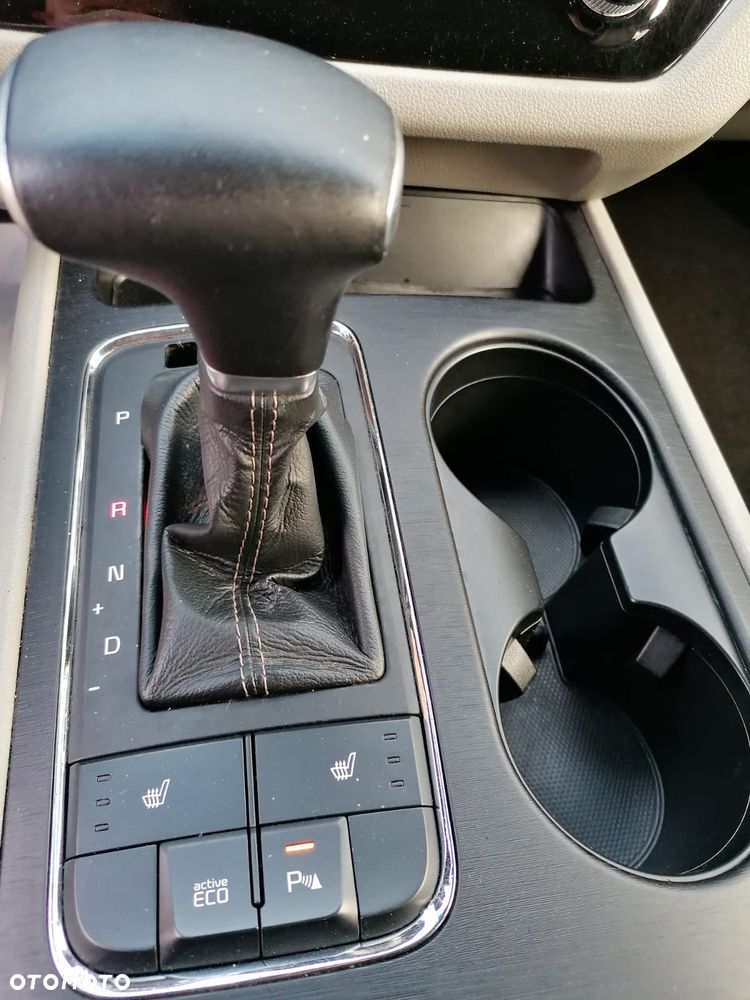 Kia Sedona 3.8 V6 EX - 27