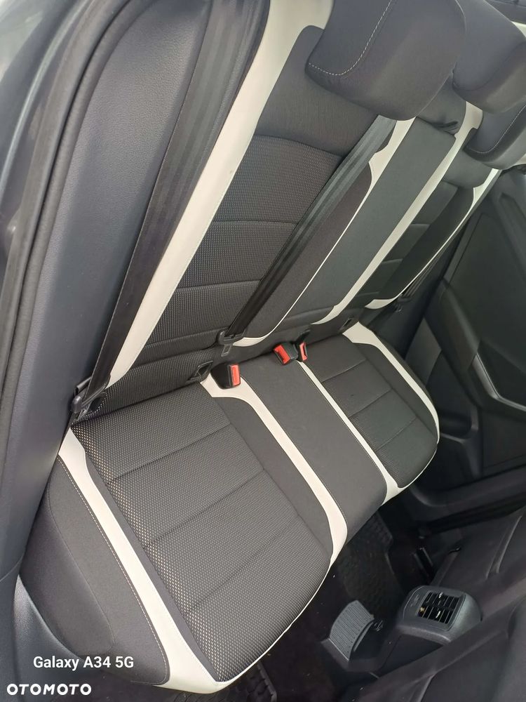 Volkswagen T-Roc - 12