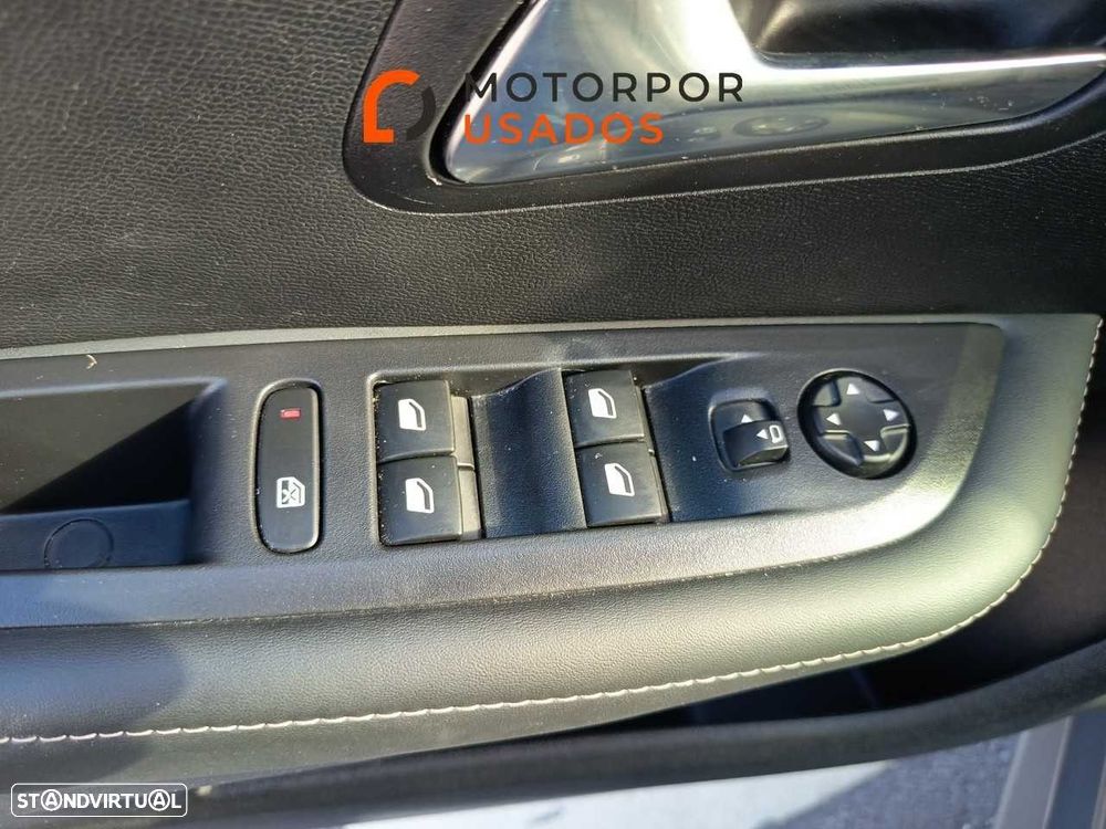 Peugeot 208 1.2 Hybrid Allure e-DCS6 - 11