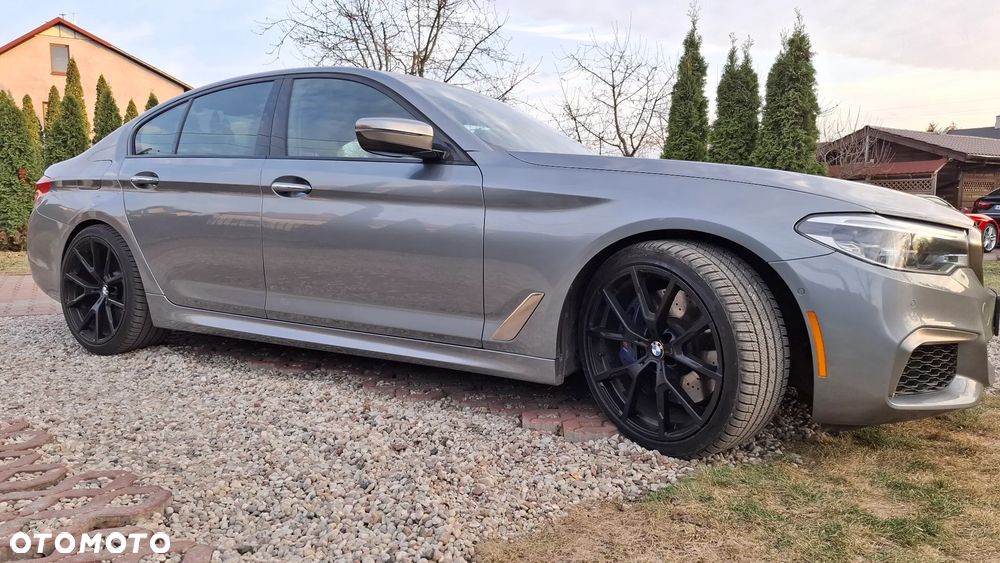 BMW Seria 5 M550i xDrive - 29