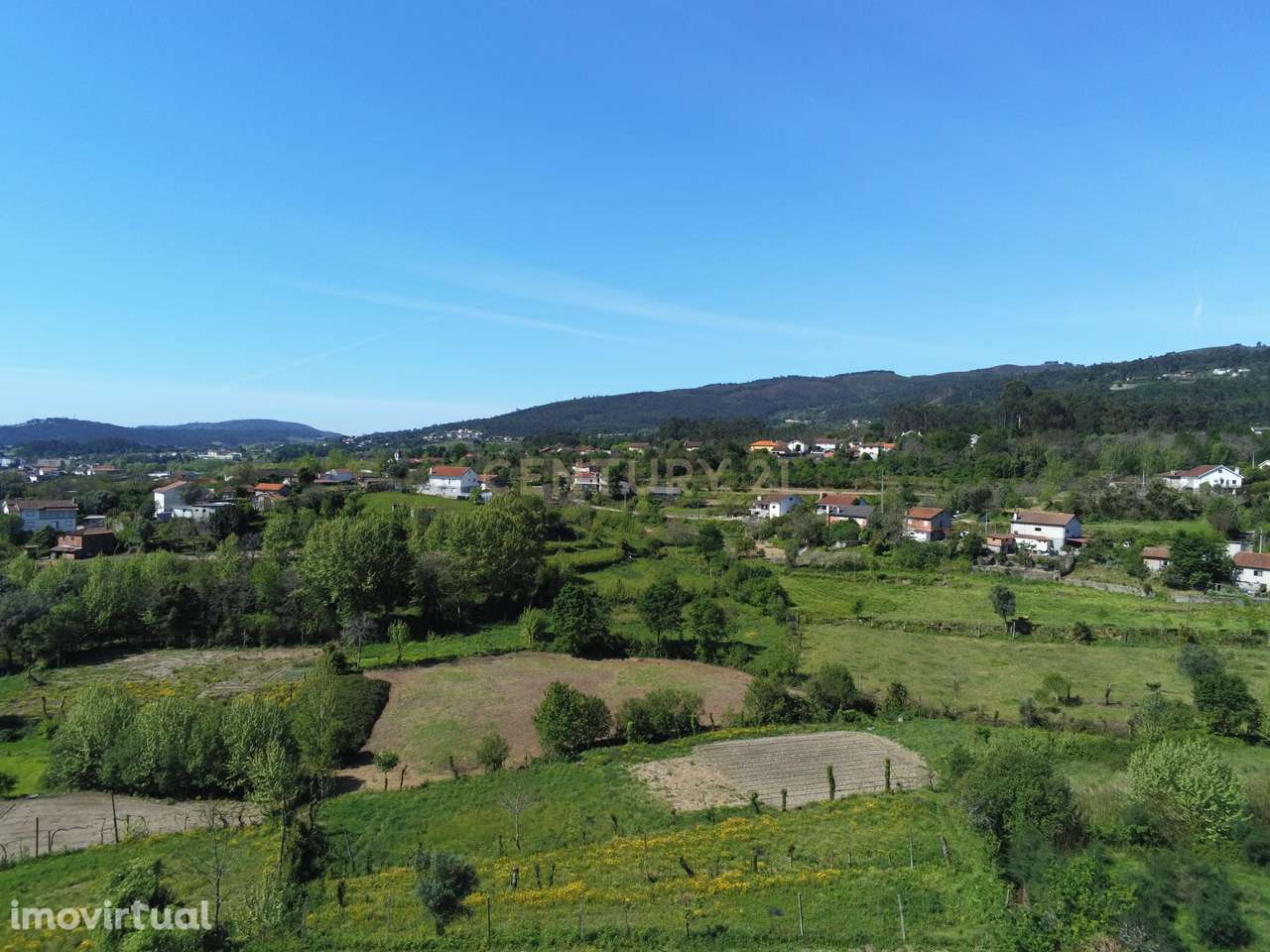 Quinta em pico de Regalados, vila verde com Casa smi restaurada - Grande imagem: 3/35
