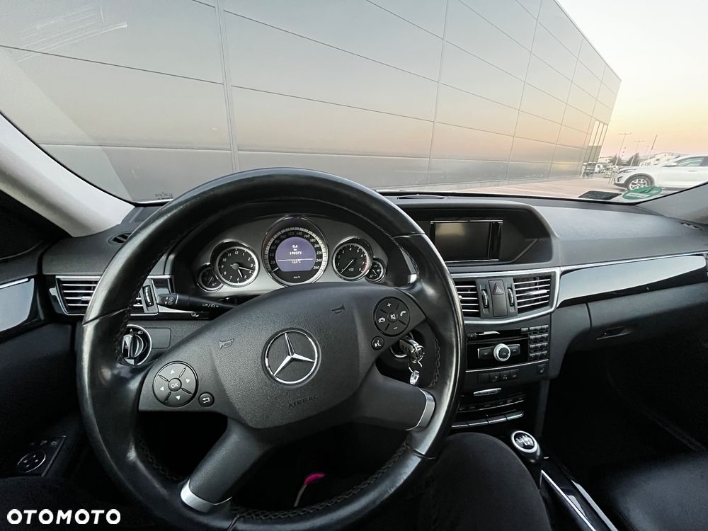 Mercedes-Benz Klasa E 200 CGI BlueEffICIENCY Avantgarde - 20