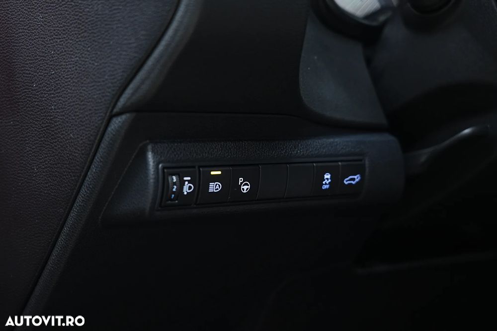 Toyota Corolla 2.0 HSD Exclusive Plus GR Sport Bi-Tone - 19