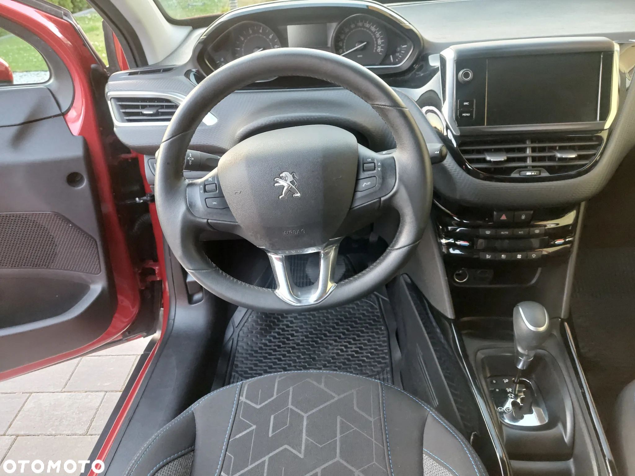 Peugeot 2008 1.2 Pure Tech GPF Signature S&S EAT6 - 20