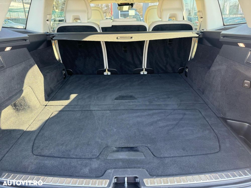 Volvo XC 90 B5 D AWD Geartronic Momentum Pro - 29