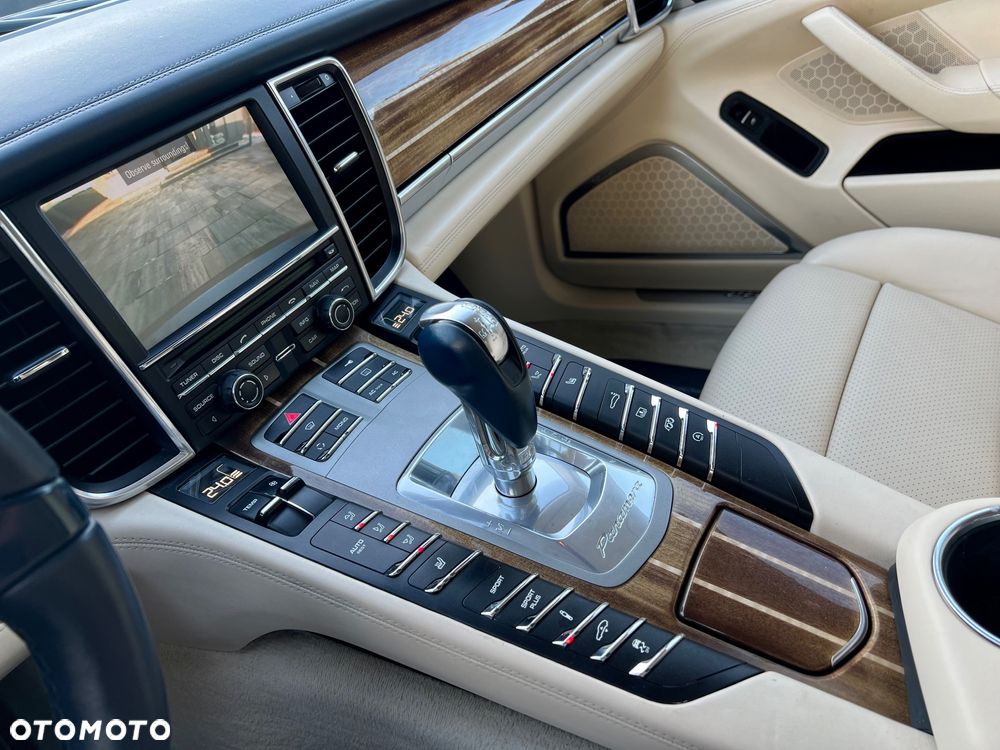 Porsche Panamera Turbo - 30