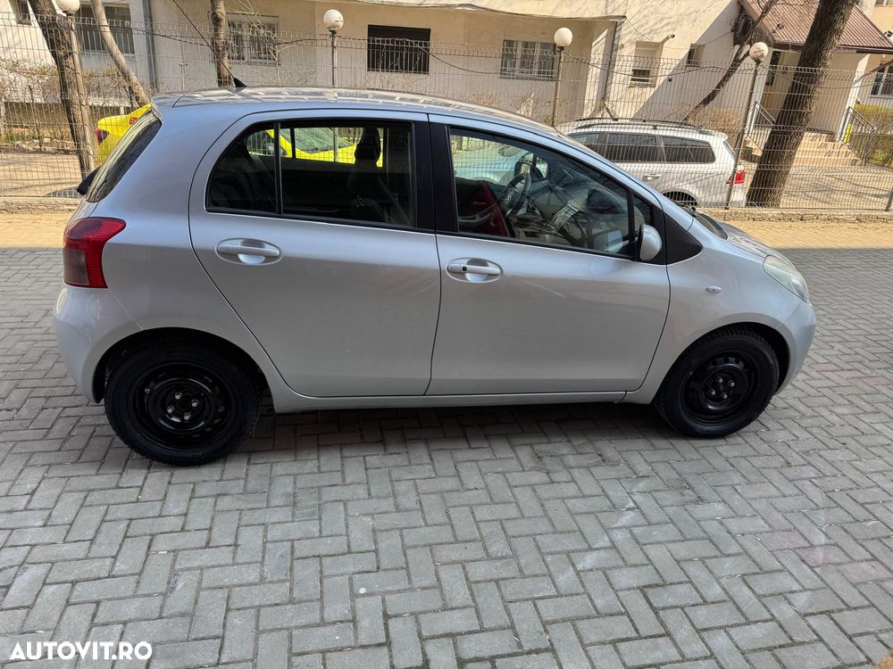Toyota Yaris 1.3 Sol - 11