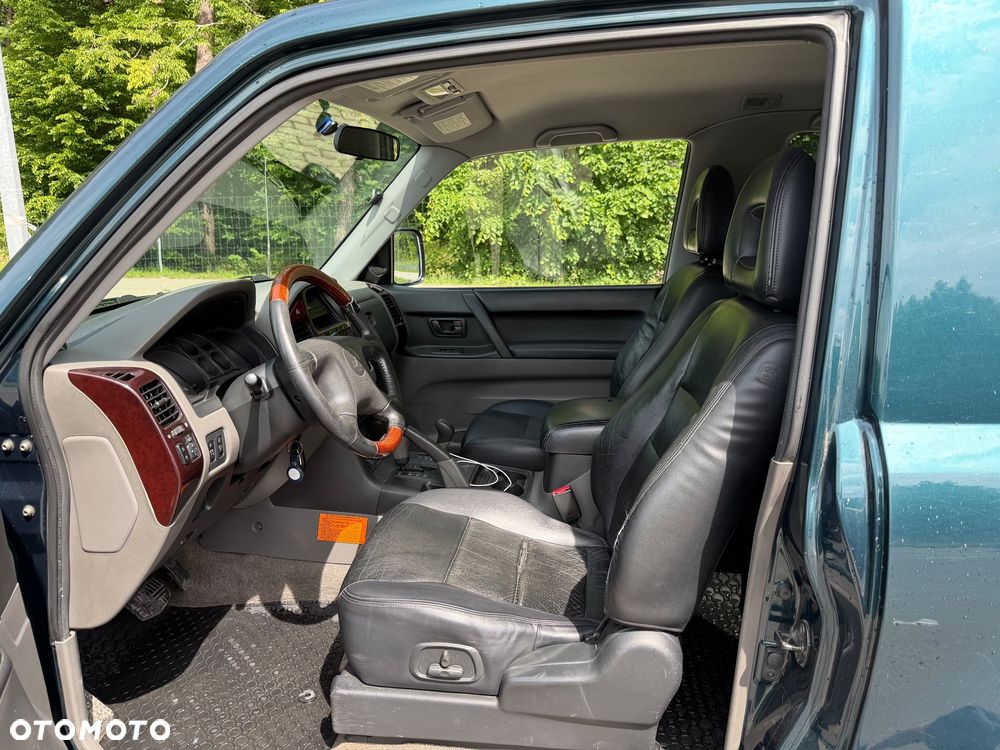 Mitsubishi Pajero - 8