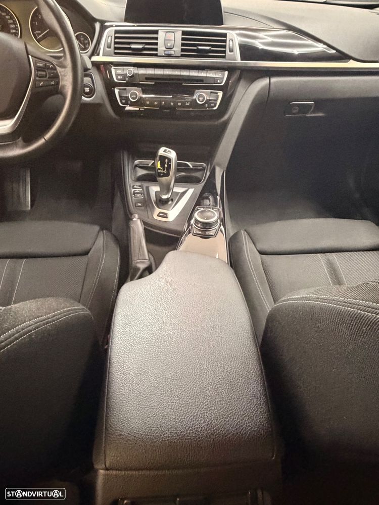 BMW 330 e iPerformance Line Luxury - 26