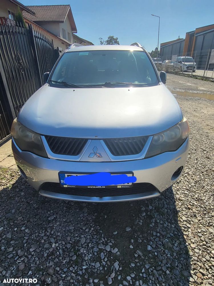 Mitsubishi Outlander - 1