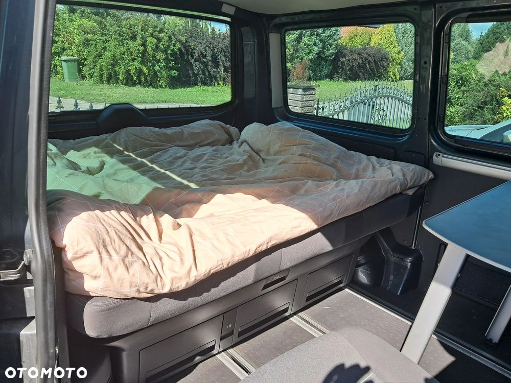 Volkswagen Multivan - 15