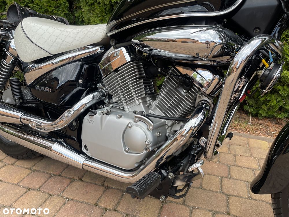 Suzuki Intruder - 14