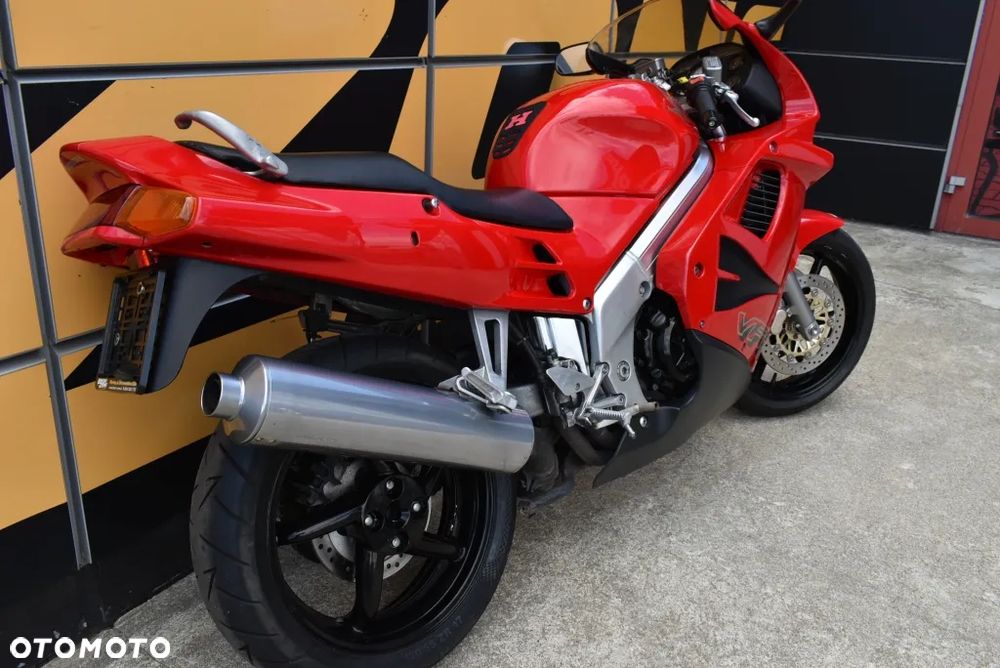 Honda VFR - 29