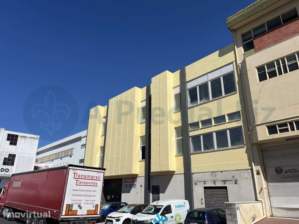 Prédio em propriedade total para Armazém e atividade industrial (Si... - Grande imagem: 2/13