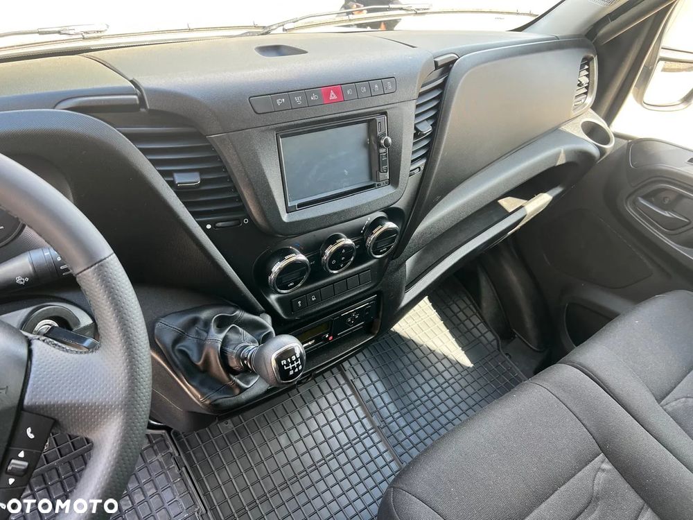 Iveco Daily 70C17 / Kontener / Winda / - 33