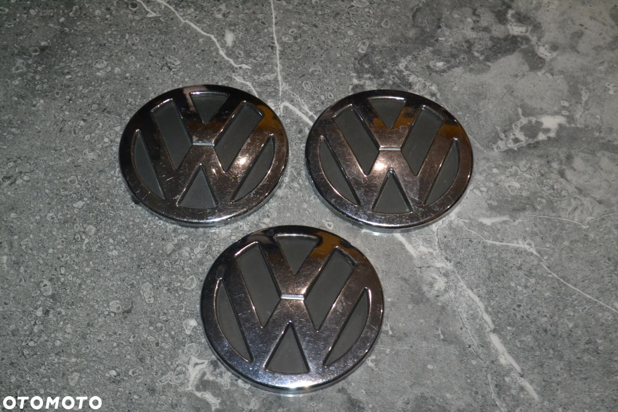 VW PASSAT B5 FL EMBLEMAT LOGO ZNACZEK KLAPY BAGAŻNIKA 3B5853630 - 1