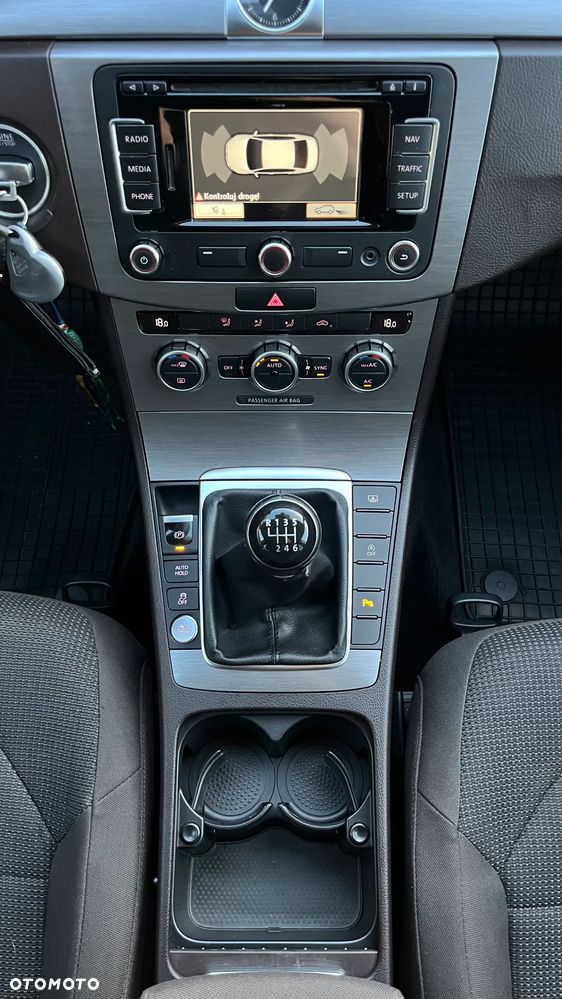 Volkswagen Passat 2.0 TDI Comfortline - 8