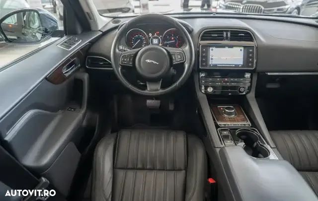 Jaguar F-Pace ver-20d-awd-portfolio - 17