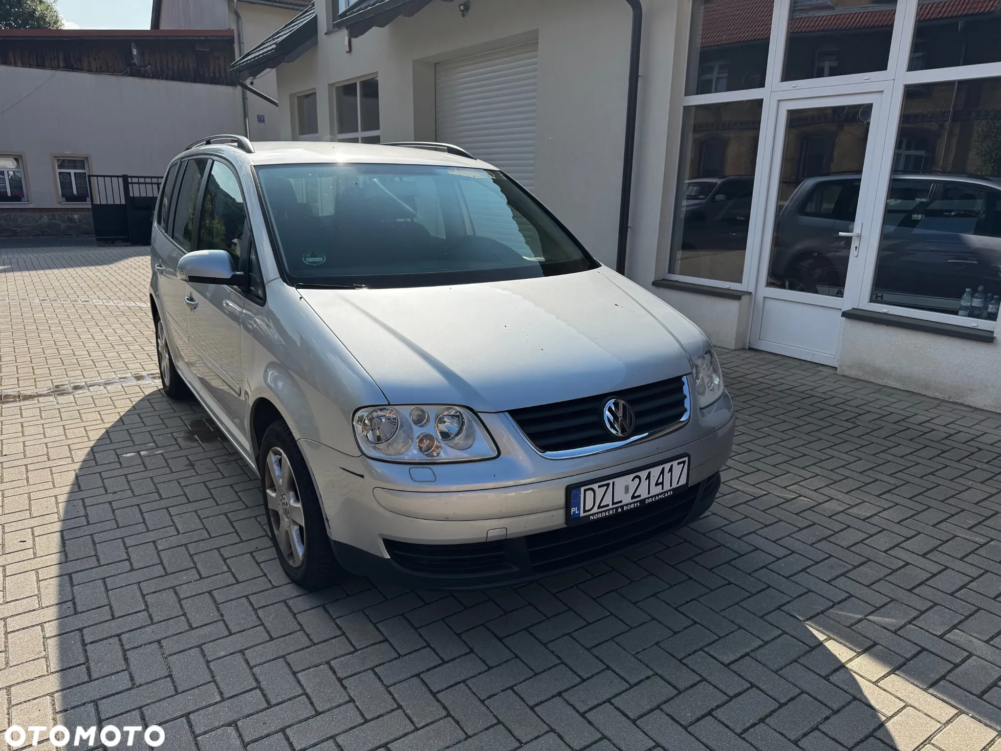 Volkswagen Touran 2.0 EcoFuel Highline - 2