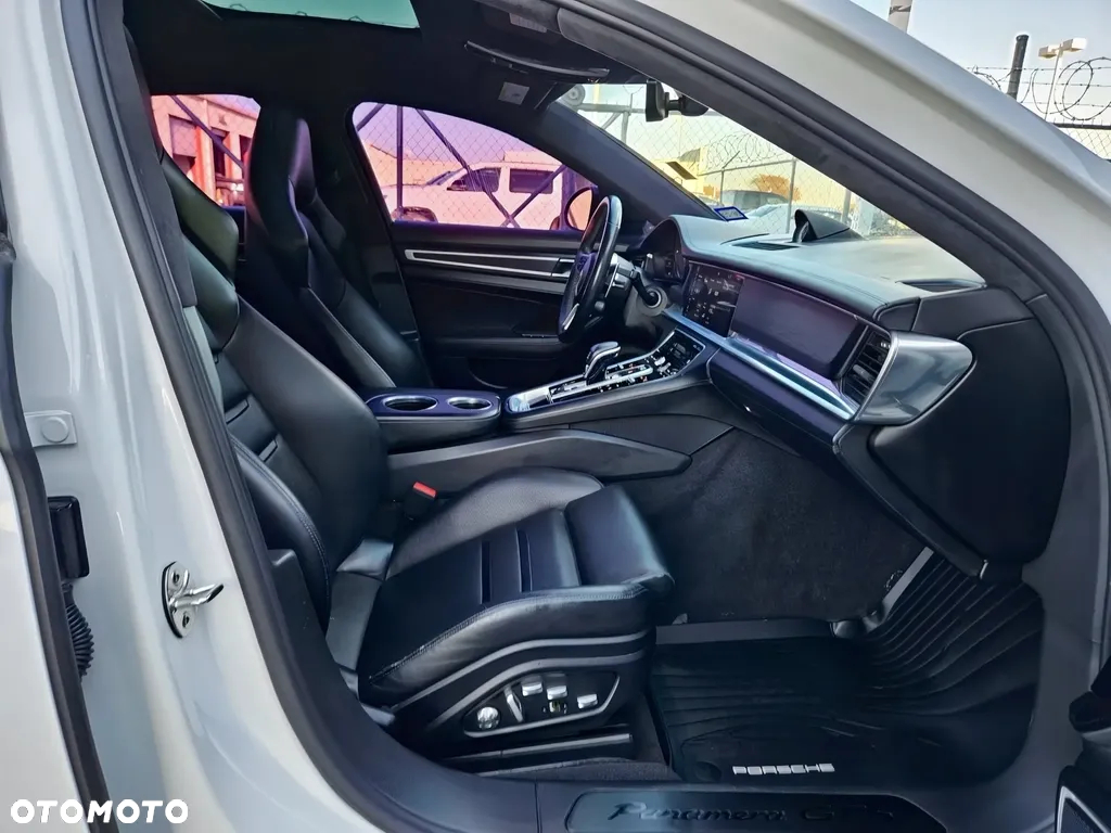Porsche Panamera GTS - 11