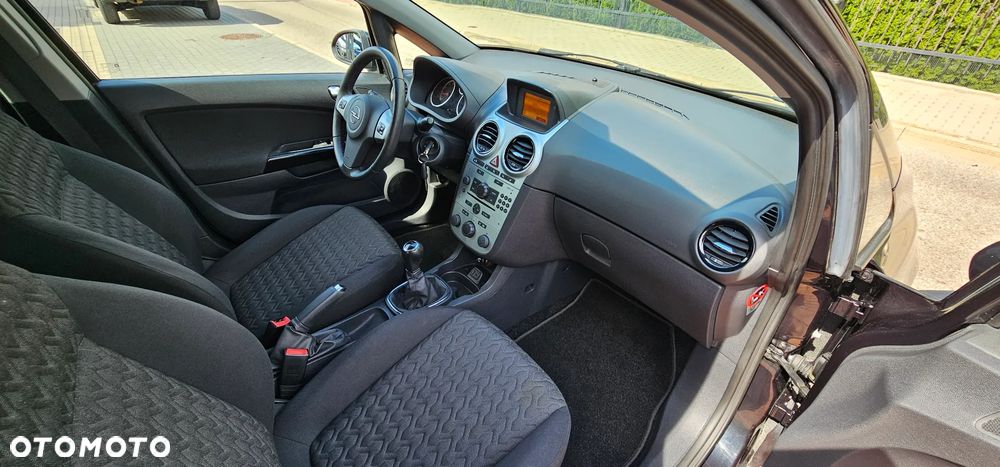 Opel Corsa 1.4 16V Active - 32