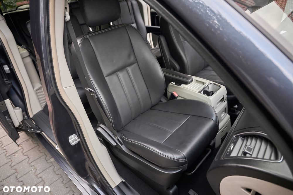 Chrysler Town & Country 3.6 Limited - 29