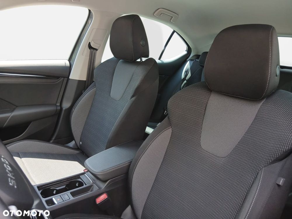 Skoda Octavia 1.5 TSI mHEV Selection DSG - 12