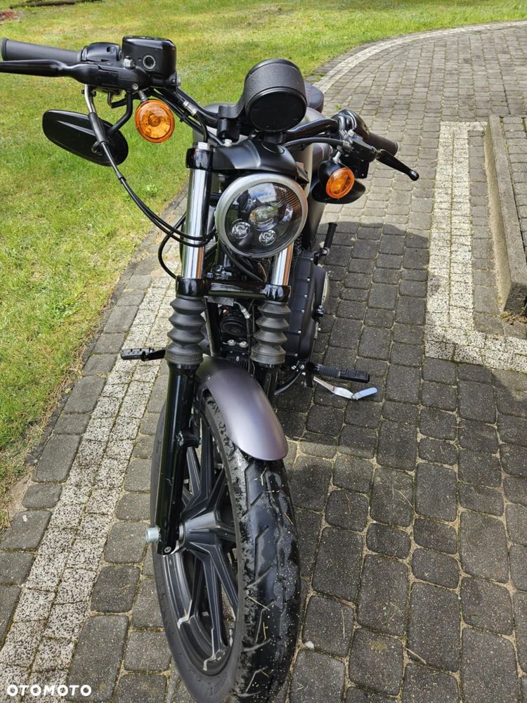 Harley-Davidson Sportster Iron 883 - 2
