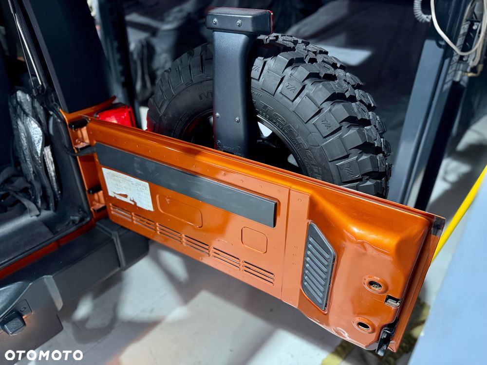 Jeep Wrangler 3.8 Sahara - 25