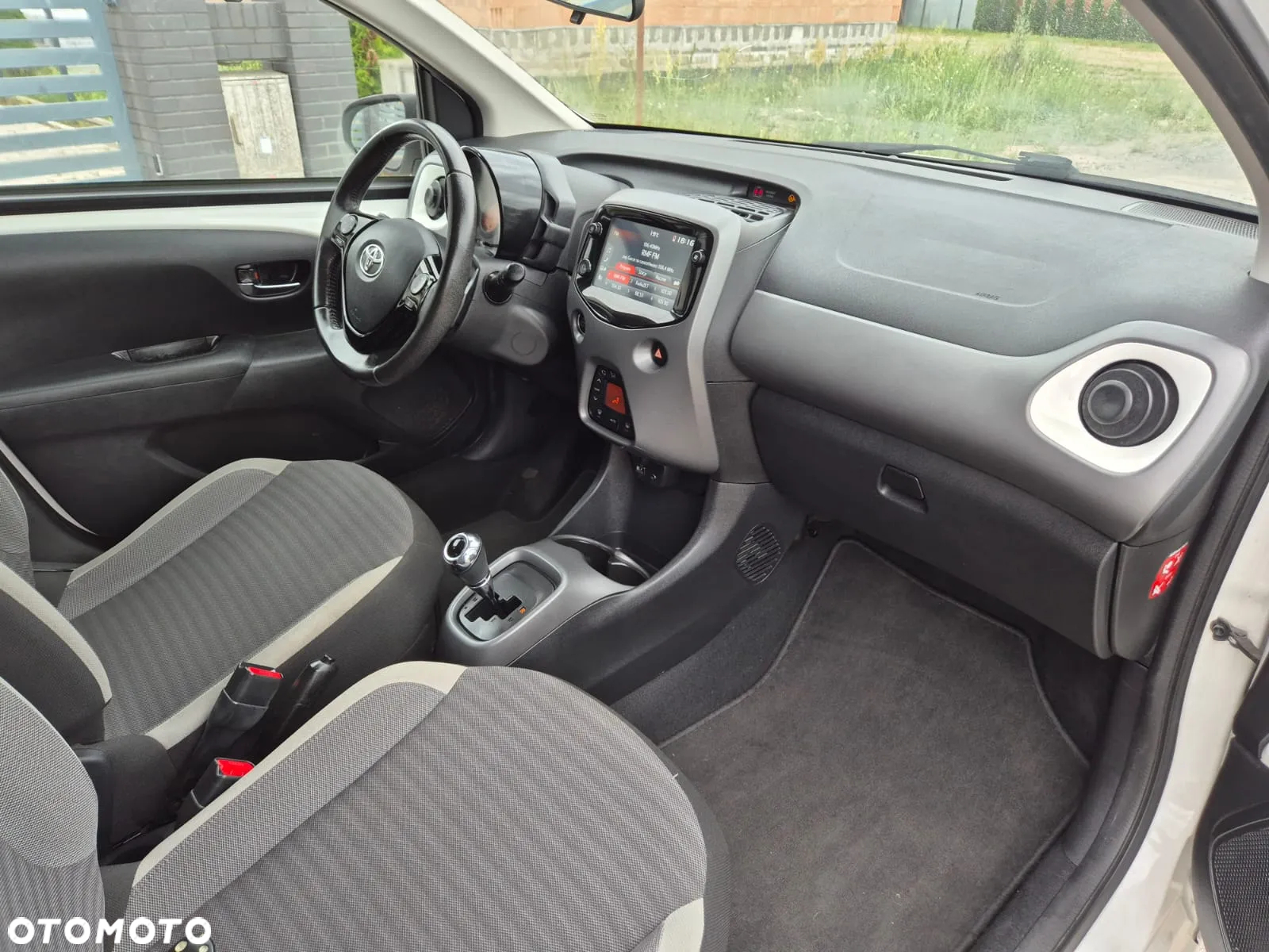 Toyota Aygo x.shift x-play connect - 14