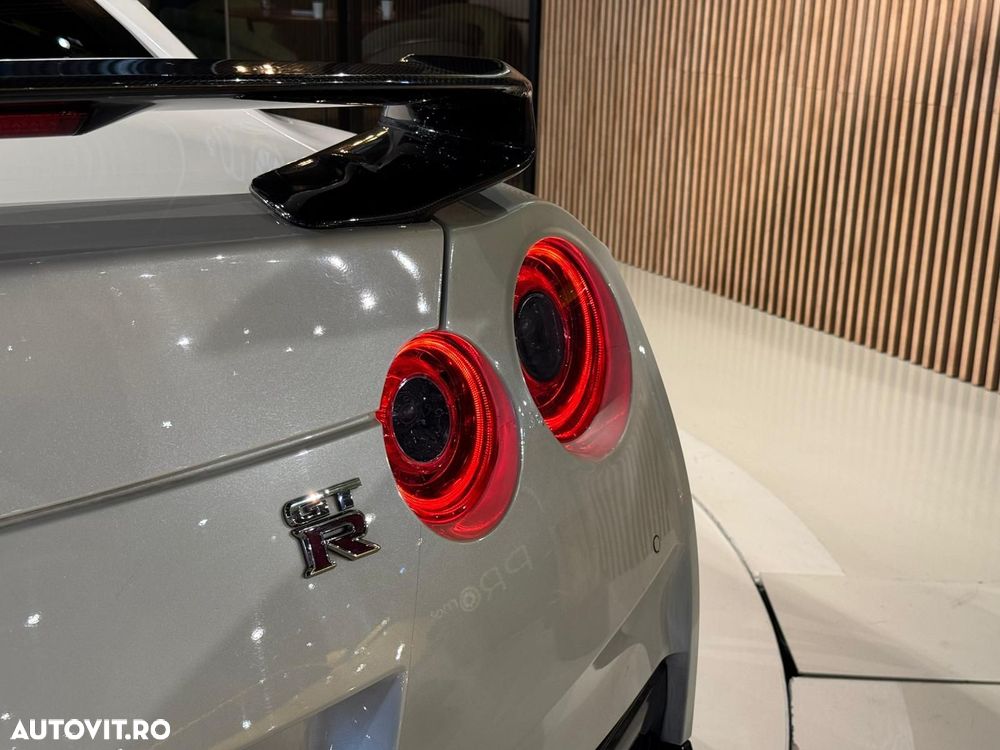 Nissan GT-R - 6