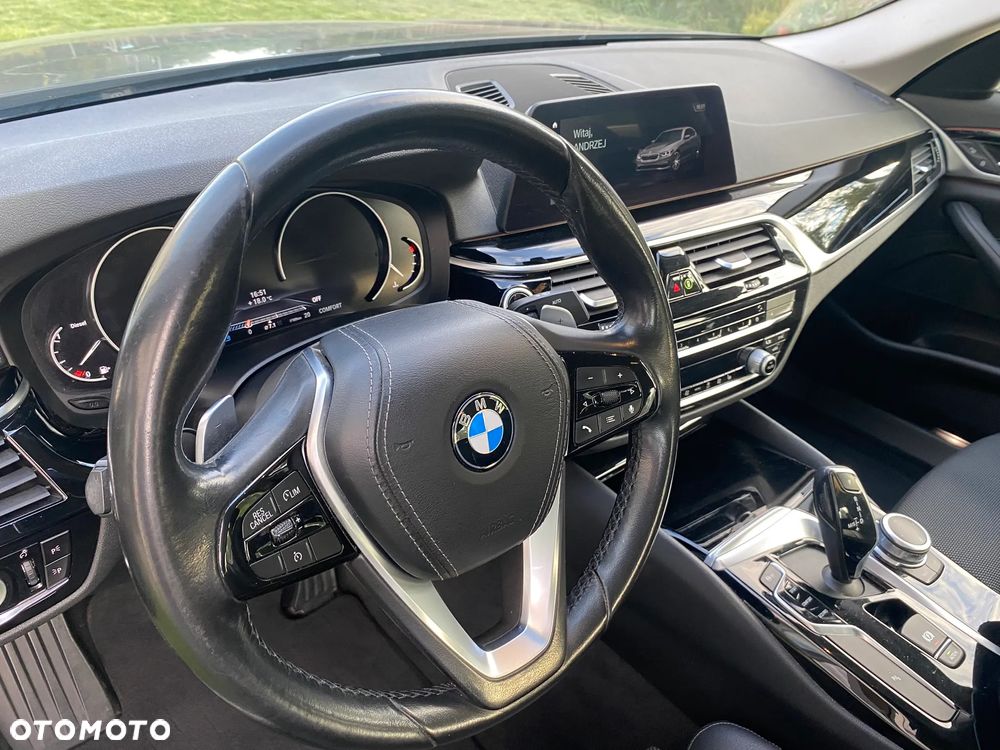 BMW Seria 5 518d Business Edition sport - 31