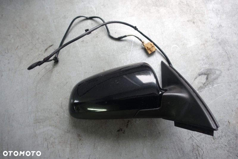 LUSTERKO PRAWE AUDI A4 B7 5PIN LC9Z - 1