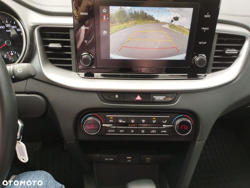 Kia Ceed 1.5 T-GDI M DCT - 32