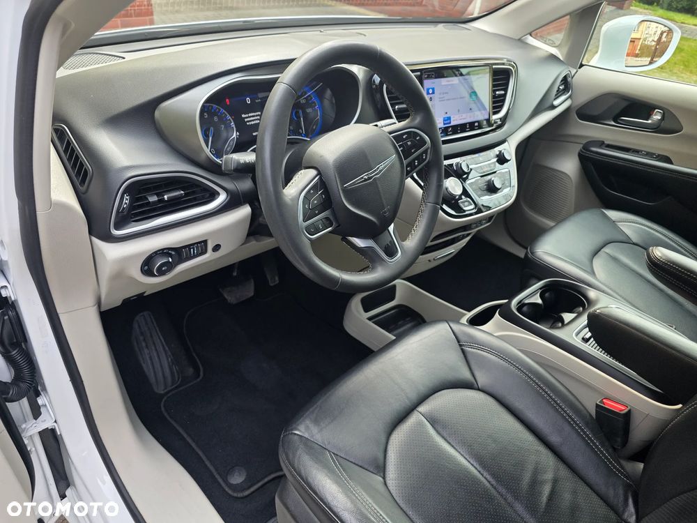 Chrysler Pacifica - 8