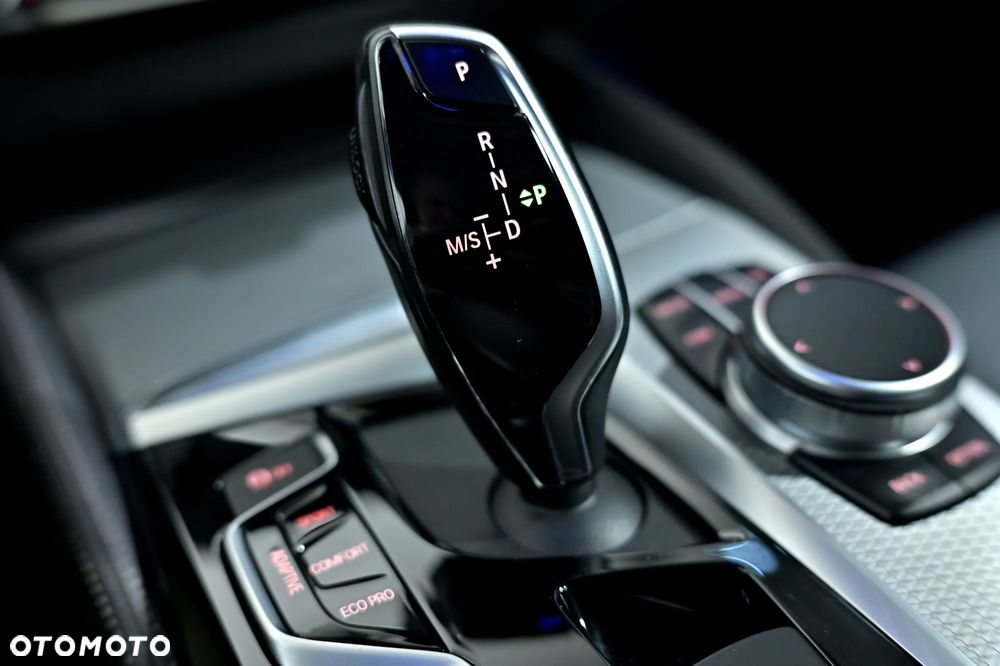 BMW Seria 5 530e xDrive M Sport sport - 35