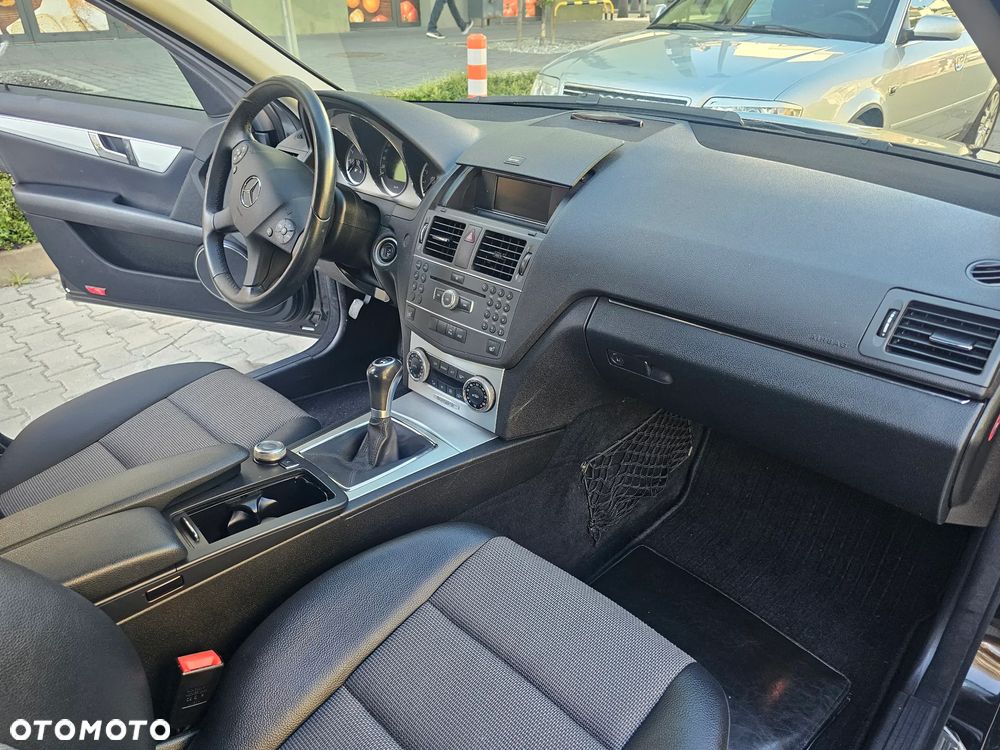 Mercedes-Benz Klasa C 180 BlueEFFICIENCY Avantgarde - 17