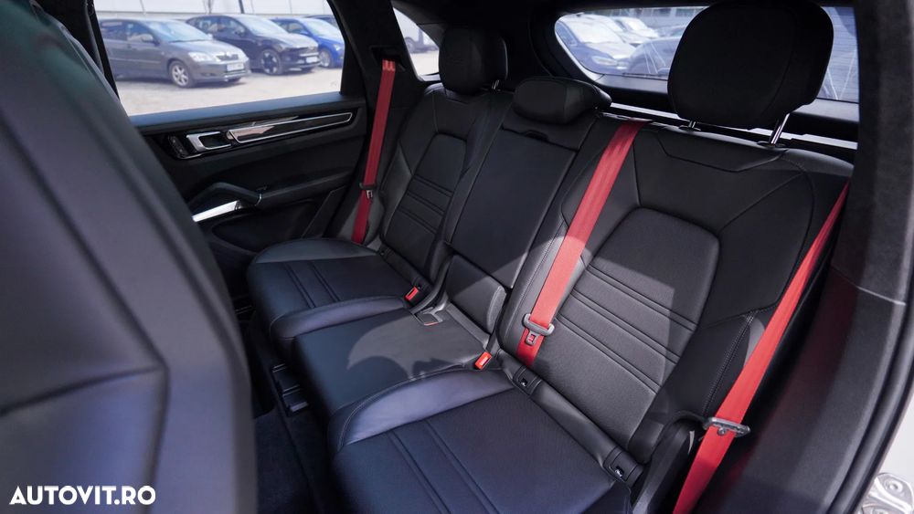 Porsche Cayenne Turbo - 33