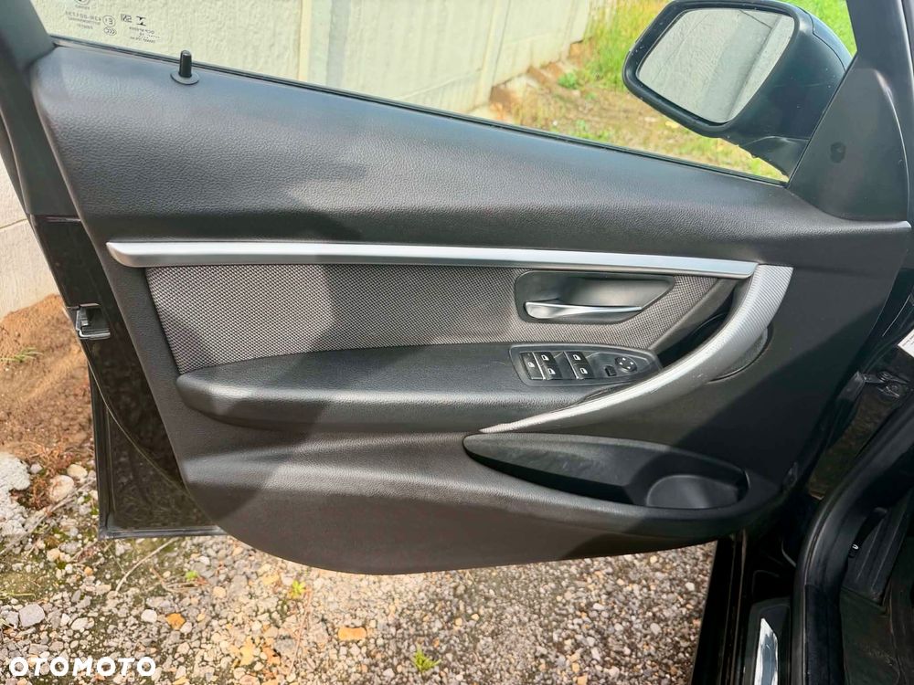 BMW Seria 3 318i - 17