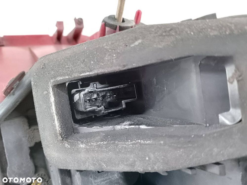 LAMPA TYLNA LEWA PEUGEOT 407 KOMBI - 3