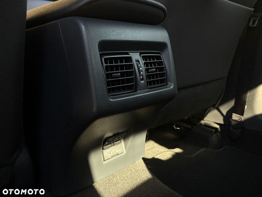 Toyota Camry 2.5 Hybrid Comfort CVT - 34