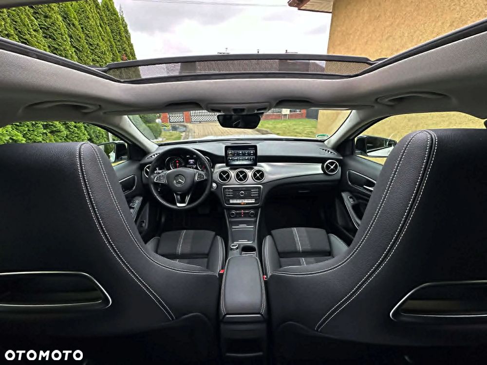 Mercedes-Benz GLA 200 7G-DCT Urban - 26